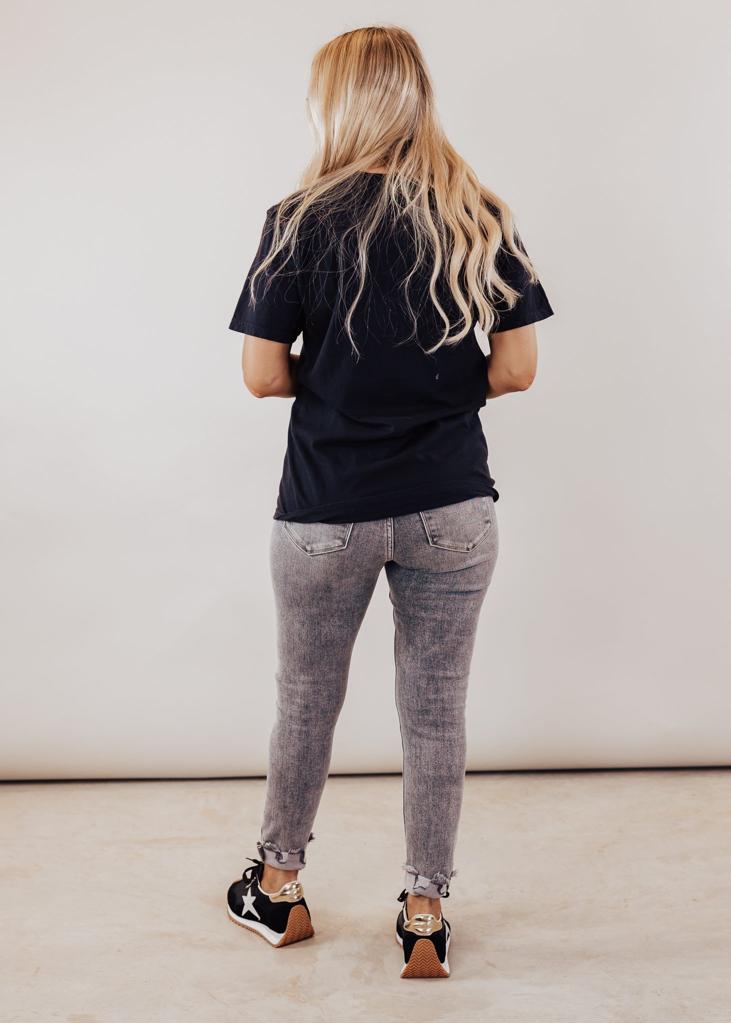 Curvy MAMA Tee *Black (S-3X) Chloe Vs Tank The Boutique