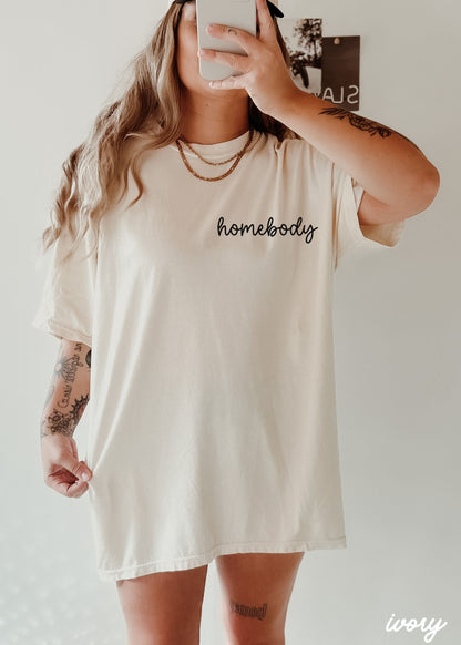 Homebody Cursive Tee *10 Colors (S-3X) Chloe Vs Tank The Boutique
