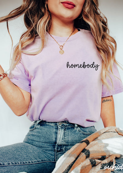 Homebody Cursive Tee *10 Colors (S-3X) Chloe Vs Tank The Boutique