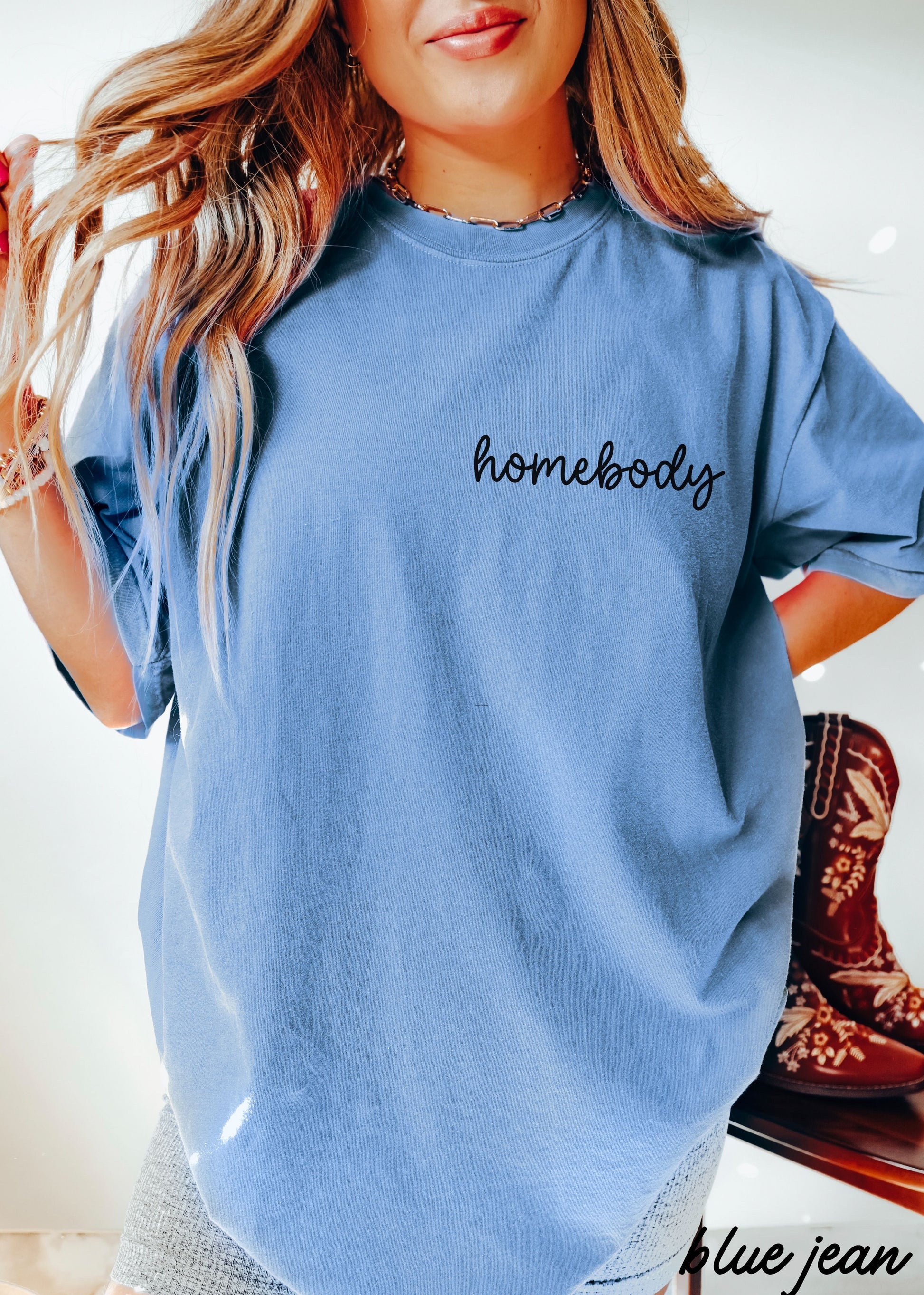 Homebody Cursive Tee *10 Colors (S-3X) Chloe Vs Tank The Boutique