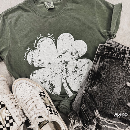 Distressed Shamrock Can't Pinch This Comfort Colors Tee *5 Colors (S-3X) Chloe Vs Tank The Boutique