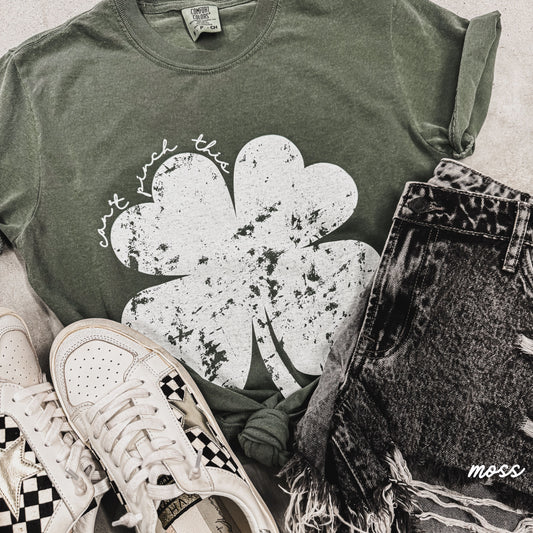 Distressed Shamrock Can't Pinch This Comfort Colors Tee *5 Colors (S-3X) Chloe Vs Tank The Boutique