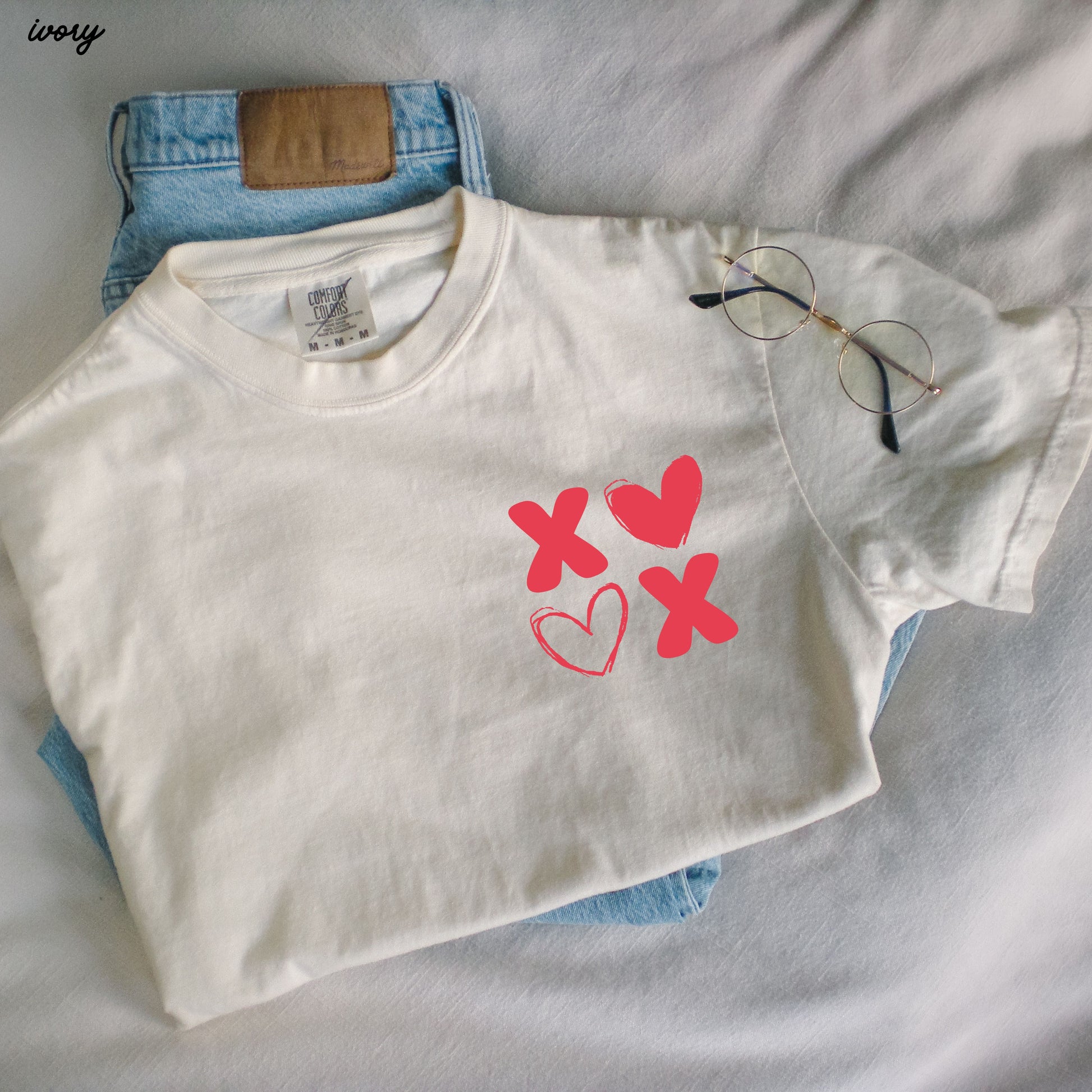 Pocket XOXO Tee *10 Colors (S-3X) Chloe Vs Tank The Boutique